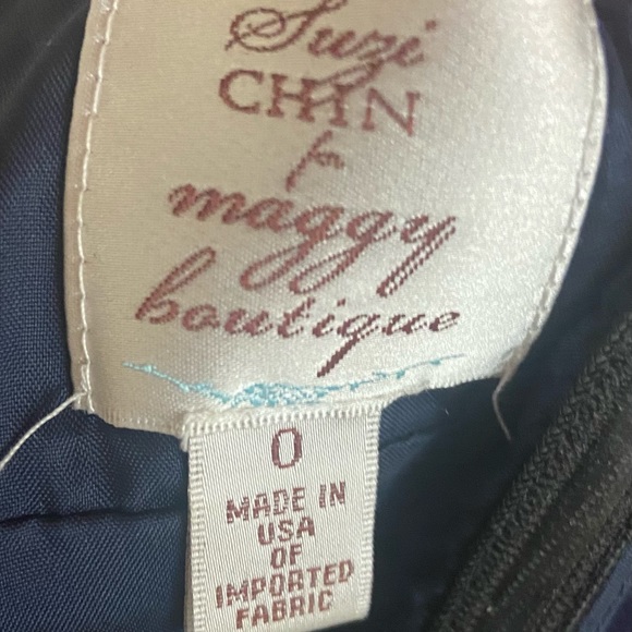 Halter neck dress - Picture 3 of 3